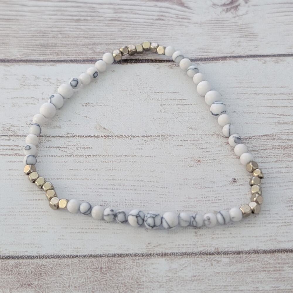 Vintage Bracelet - Stretch Bracelet - Thin Marbled White & Gold Tone
